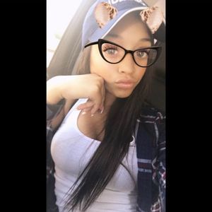 Meet your Posher, Alexis